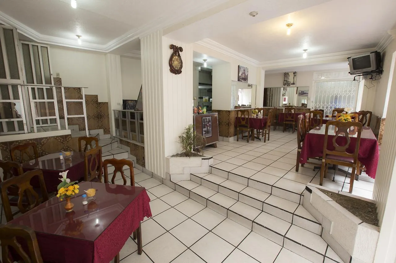 Hotel Plaza Del Teatro キト