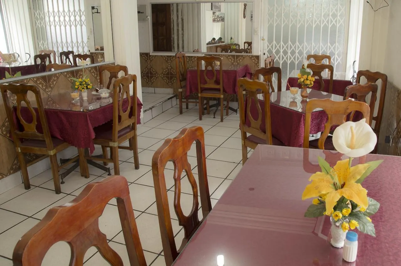 Hotel Plaza Del Teatro キト