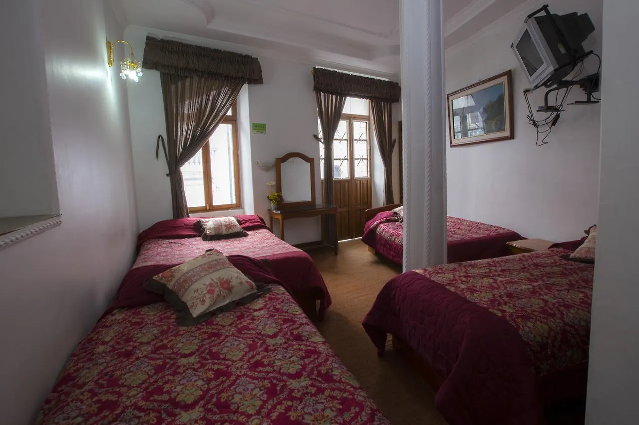 Hotel Plaza Del Teatro キト