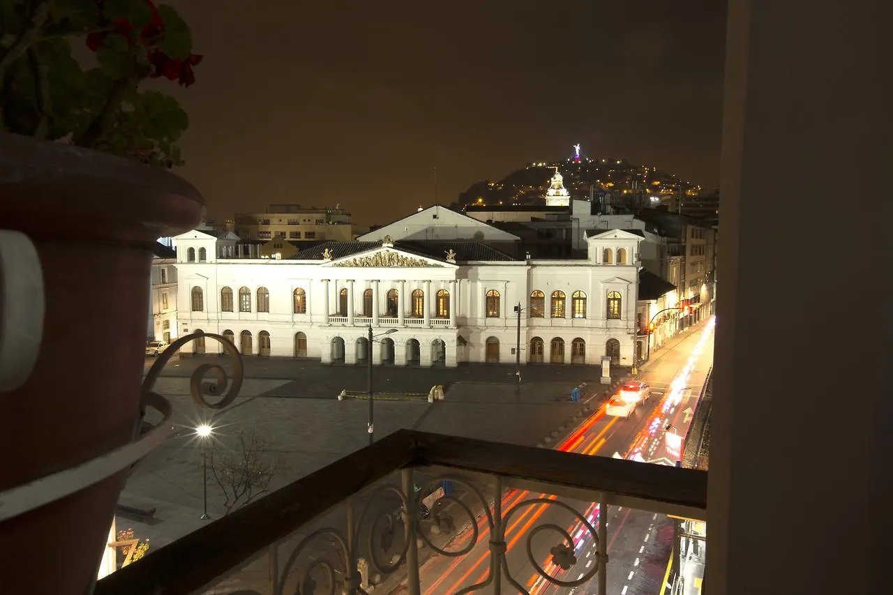 Hotel Plaza Del Teatro キト