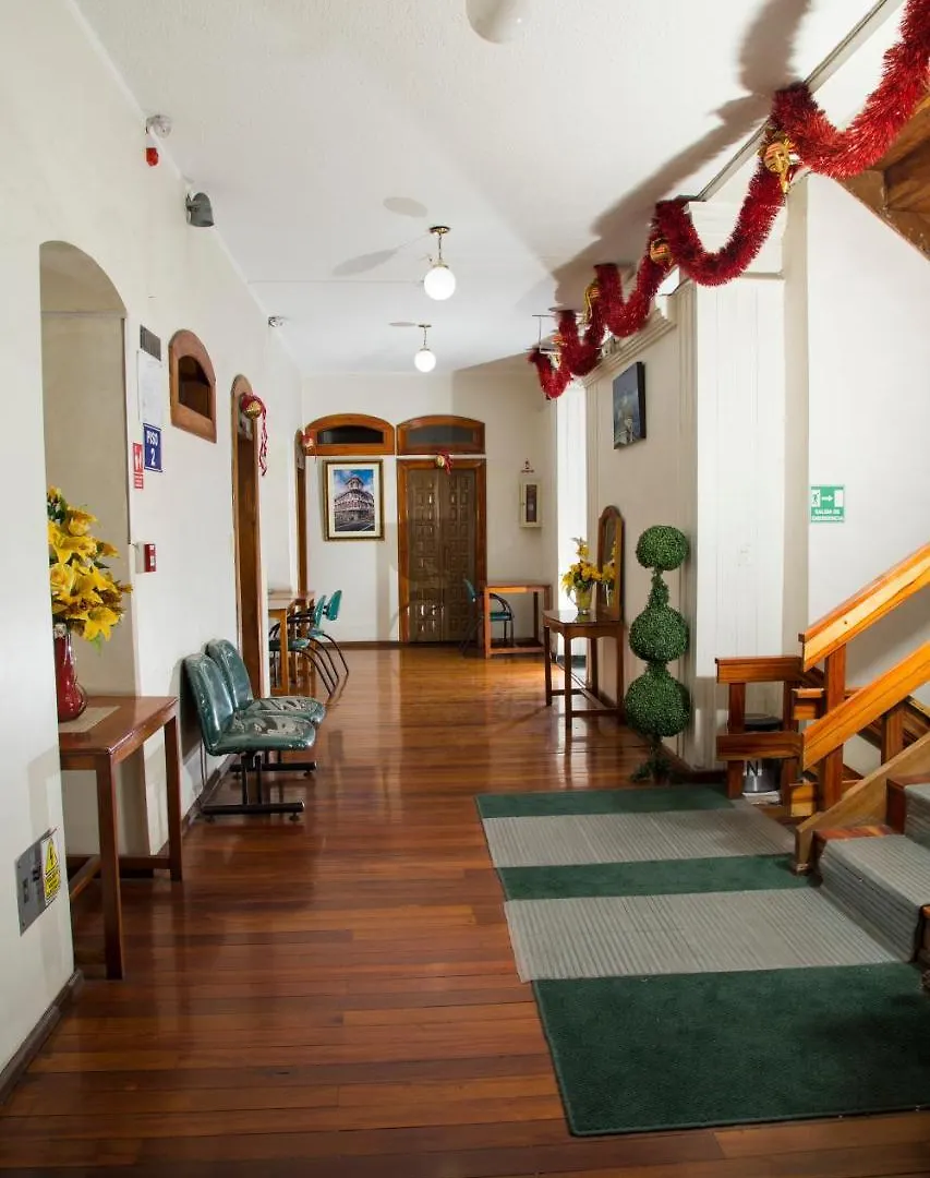 Hotel Plaza Del Teatro キト