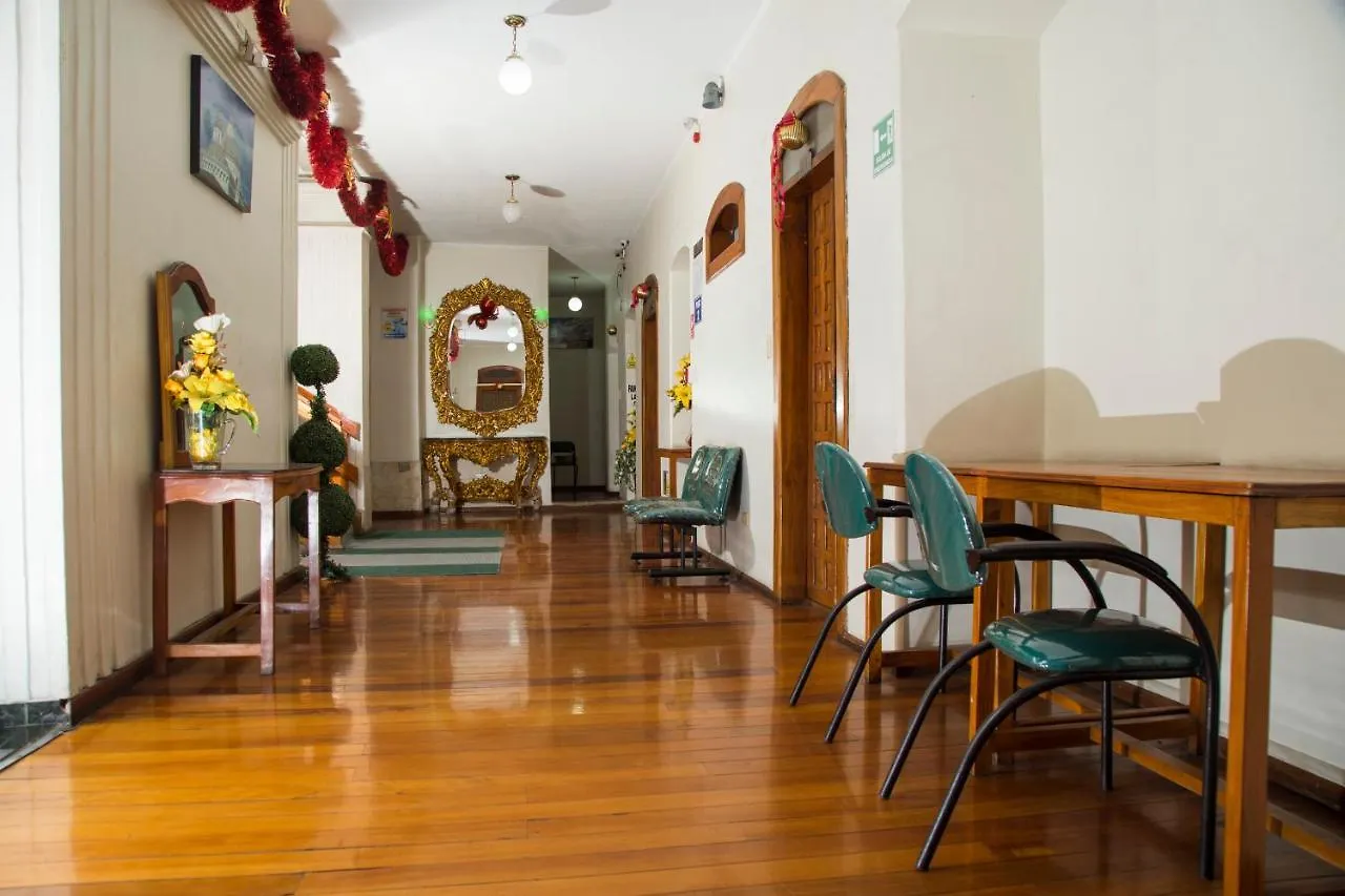 Hotel Plaza Del Teatro キト
